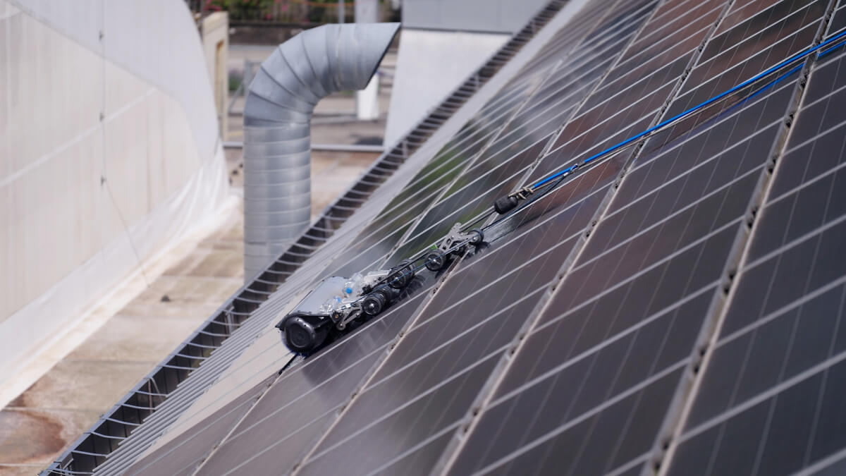 Präzise Solarreinigung mit modernster Technik