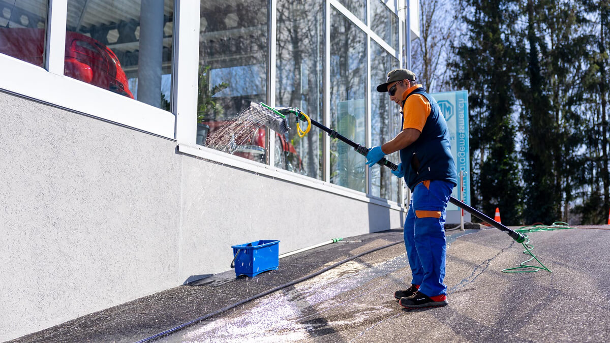 Glasfassadenreinigung im Detail