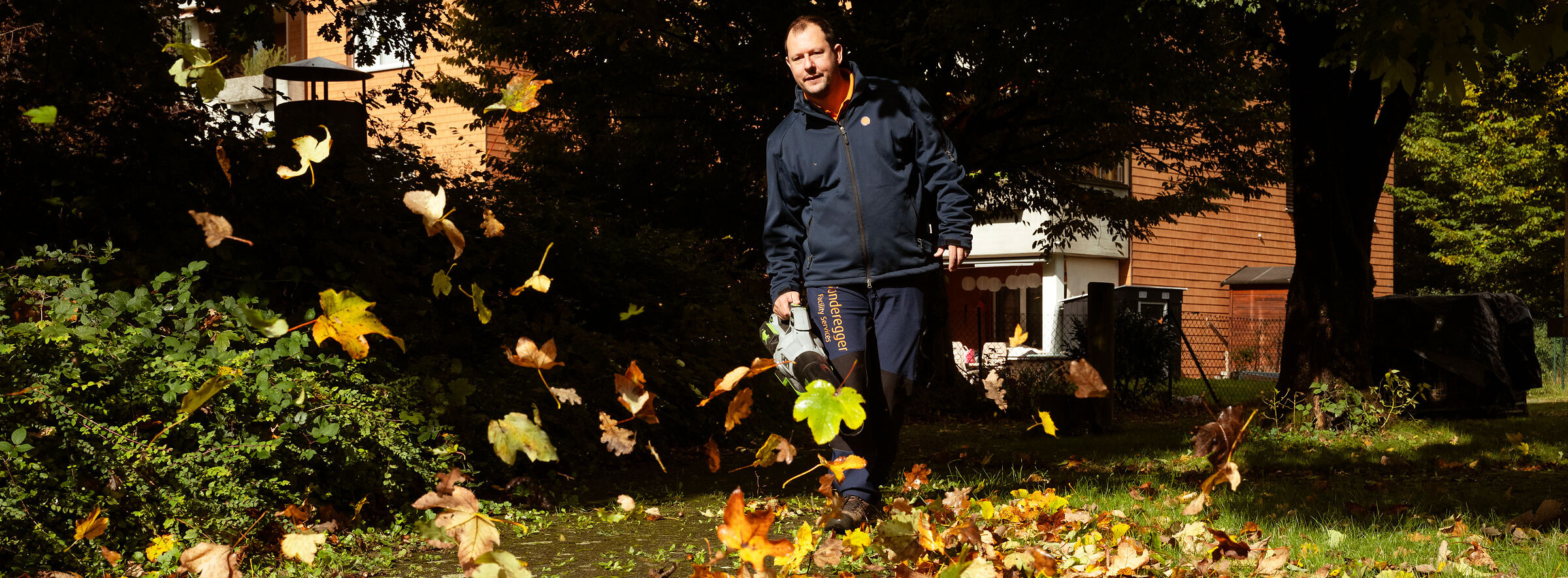 Gr&uuml;nabfuhr Entsorgung Gartenabfall Laubbl&auml;ser P Sonderegger AG